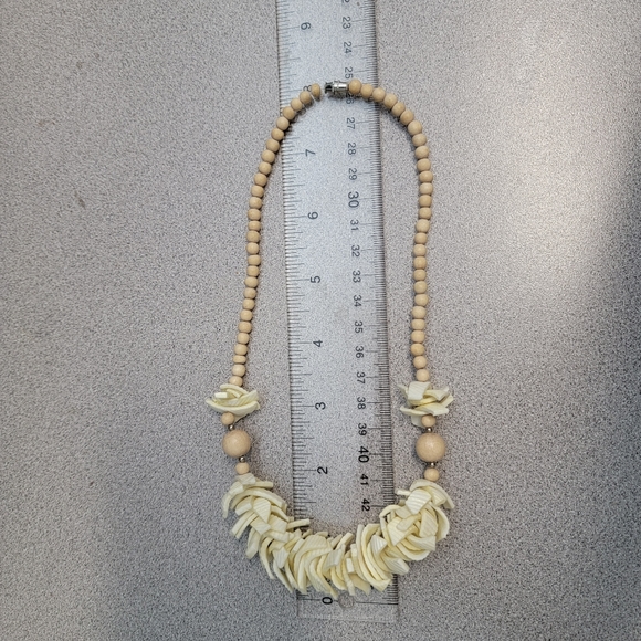 Shell Necklace - Picture 4 of 4